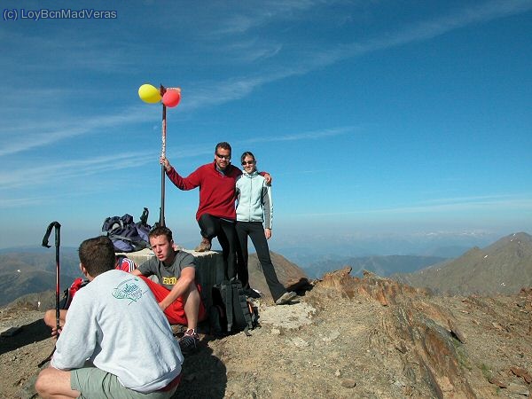 Es que los gualtrapas de la fiesta en el refu subieron los p***s globitos...