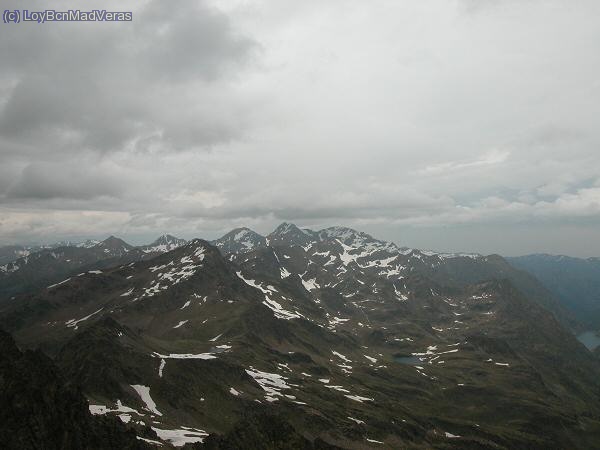Desde la cima de Medacorba se ve el Macizo de la Pica dÂ´Estats