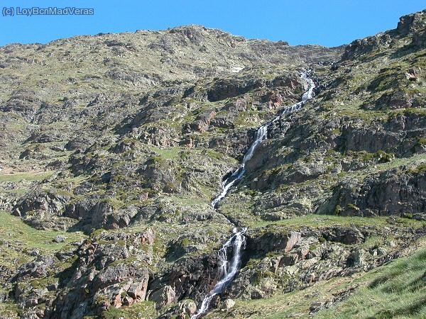 El GR11 va siguiendo estas laderas