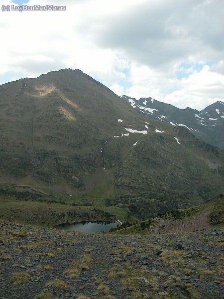 El  Comapedrosa,  y el refugio y lÂ´estany de les Truites