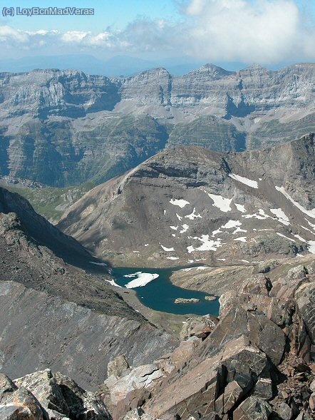 Lago de la Munia desde la cima de la Munia