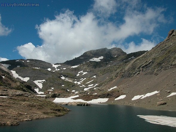 Lago de la Munia, con dÃ­a despejado...