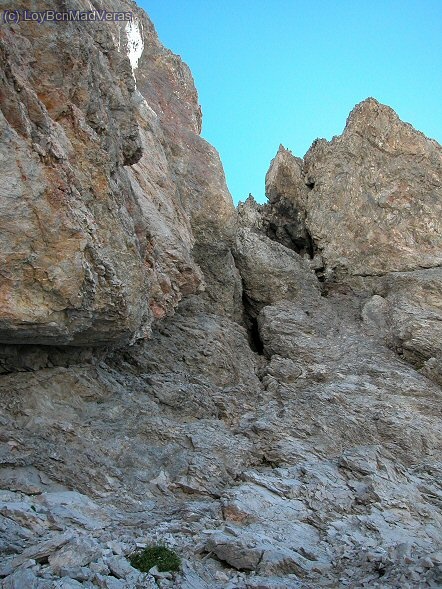 Camino de la chimenea subterranea hacia el Casco