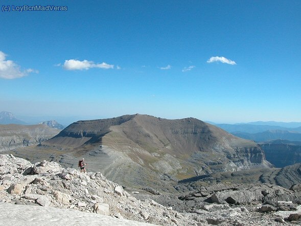 De vuelta loybcn, y al fondo, Monte Arruebo
