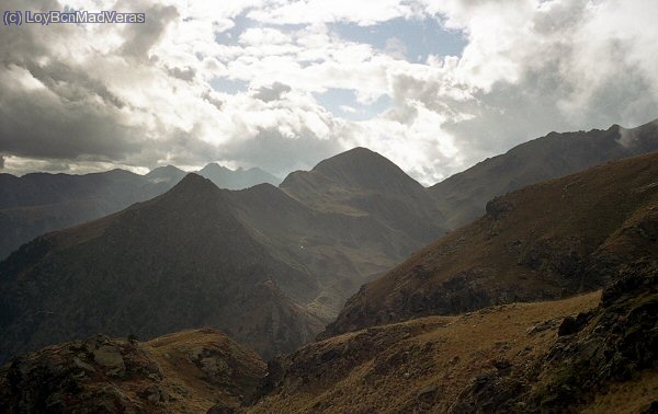 Al fondo, Pic de BesalÃ­