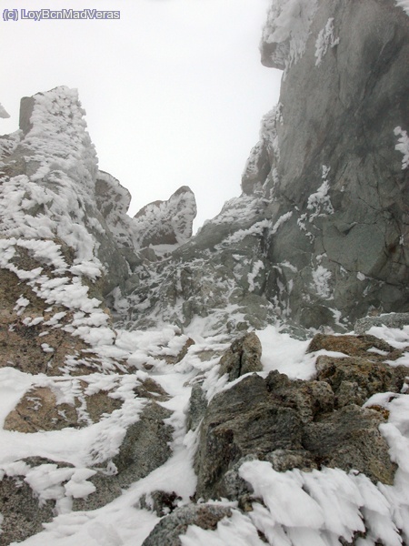 Acceso por donde subimos al collado. Estaba bastante delicado... y encima la salida deplomaba!!! :-S