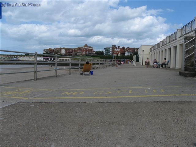 Habia tramos en los que no puedes circular subido en la bici y se tiene que ir a patita