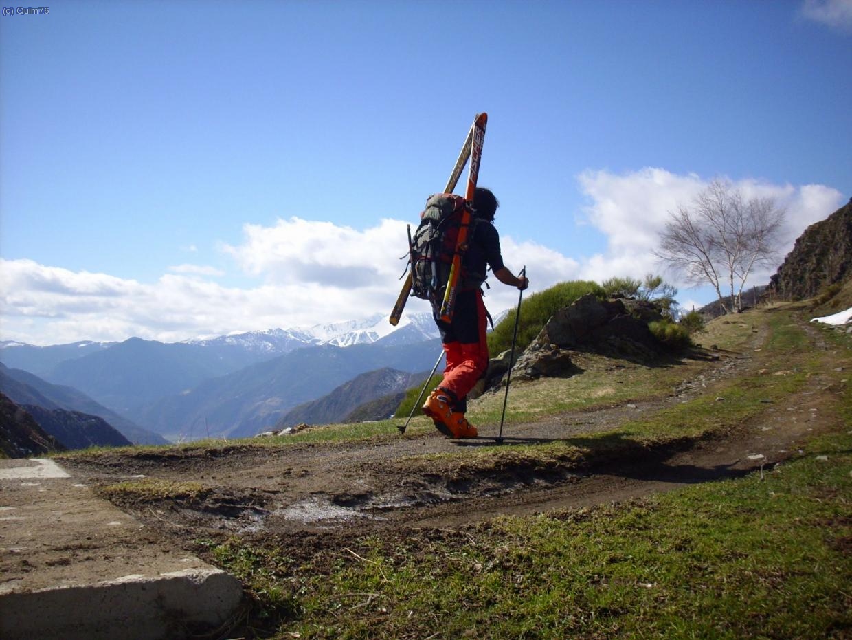 Tot caminant per la pista que surt de Cerbi i acaba al pla de Salibarri