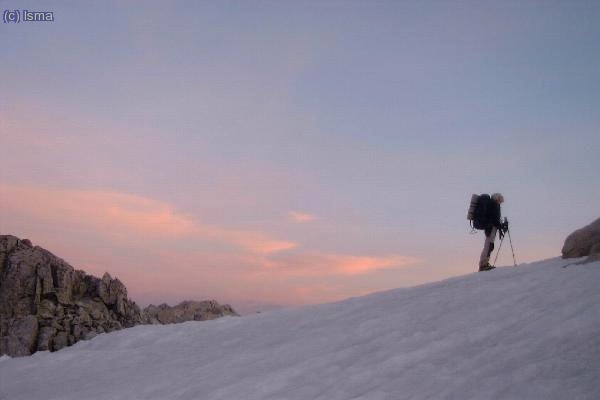 La tarde caía, los colores preciosos, hay que buscar vivac.