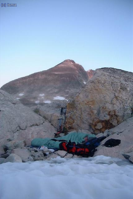 Después de la maravillosa noche estrellada, 1,5º bajo cero, dentro del saco se estaba a gustito...