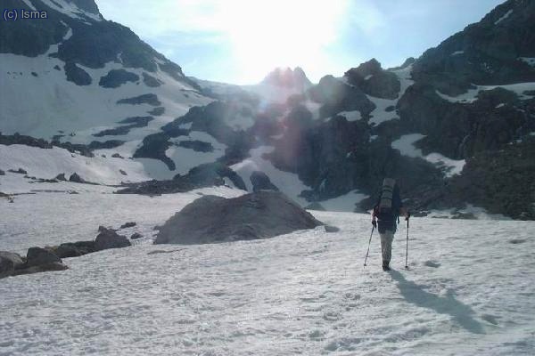 Atravesando los Ibones de Remuñe