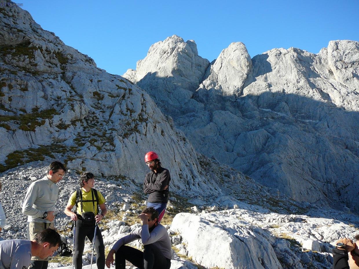 En el collado nos encontramos con Pit, Lurranal&uacute;a y Tika, (O Frente Galeg)... jejeje
