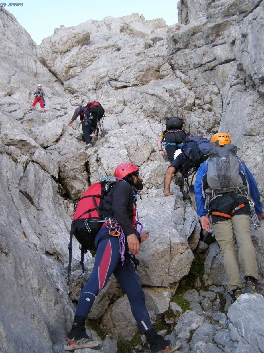 Atasco en las primeras trepadas (foto: Jose)