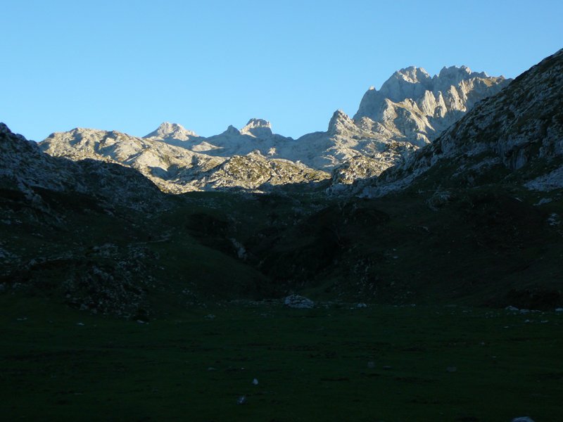 Macizo occidental desde cerca de Vegarredonda, al atardecer