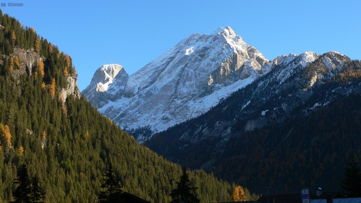 Gran Vernel (Marmolada oeste) desde cerca de Canazei, al inicio del Passo Fedaia