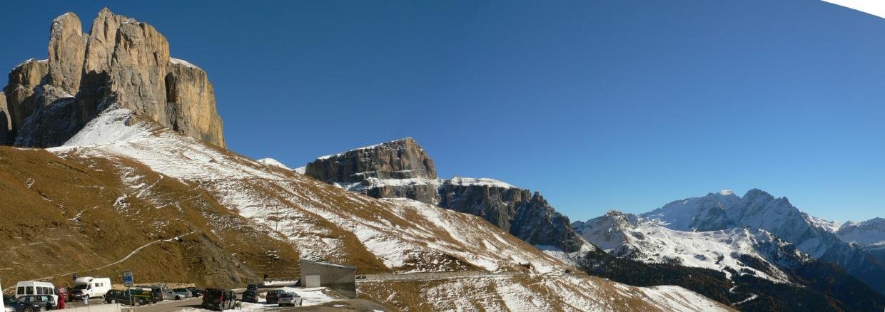 Gruppo Sella (2950m), Sass Pordoi (2957m) y Marmolada, desde el Passo Sella