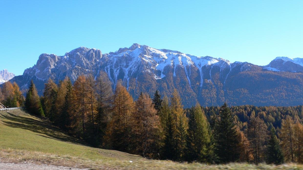 Vallaccia (2670m) y Vale di Fassa desde Costalunga