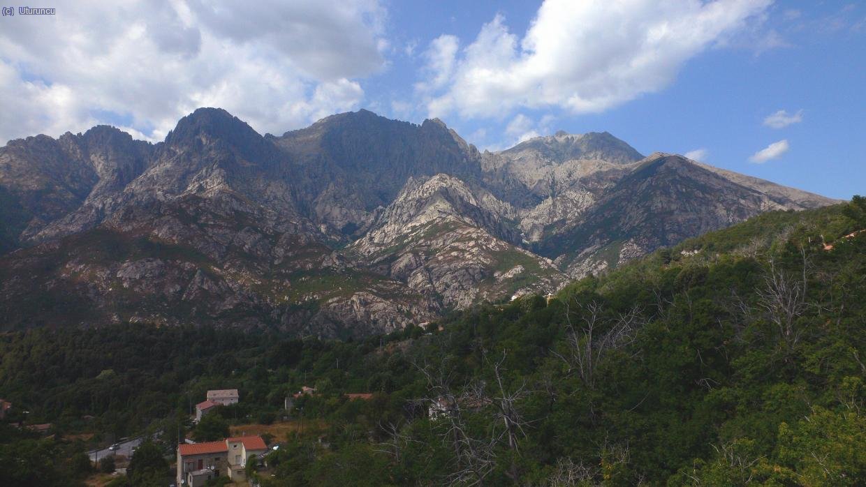 Macizo del Monte Oro,desde el tren de Ajaccio a Bastia,cerca de Vizzavona