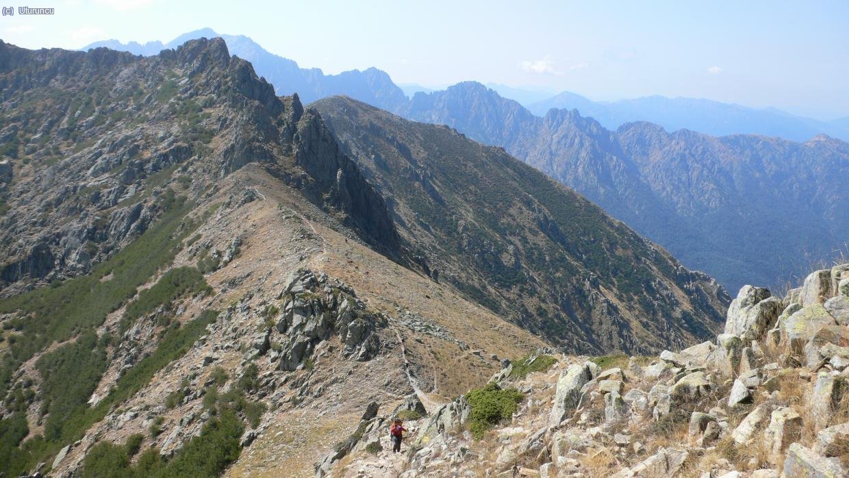Por la cresta, superando el Collado de Bocca de Meta (1965m)