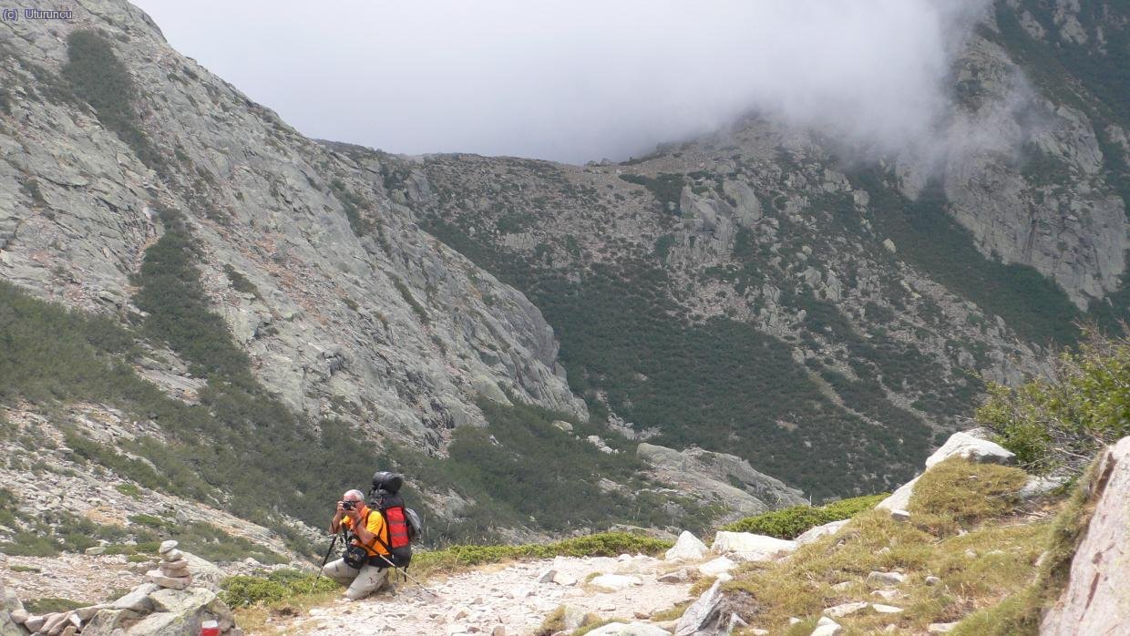 Descendiendo la Bocca de Capitello hacia el refugio de Manganu