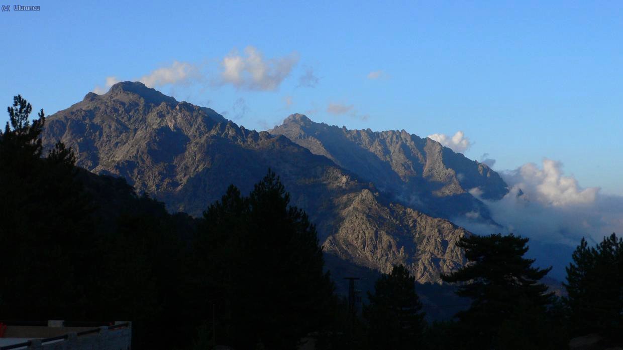 Cambio de tercio, ahora retomamos el GR20 mucho m&aacute;s al norte y con direcci&oacute;n sur: vista de la zona de esqu&iacute; de Haut Asco (1420m)