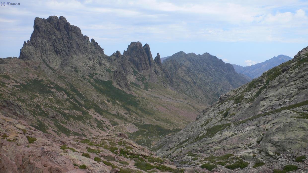 Ascensi&oacute;n desde Asco al collado Bocca Tumasginesca. Detr&aacute;s los picos  Stranciacone (2150m) y Culaghia (2035m)
