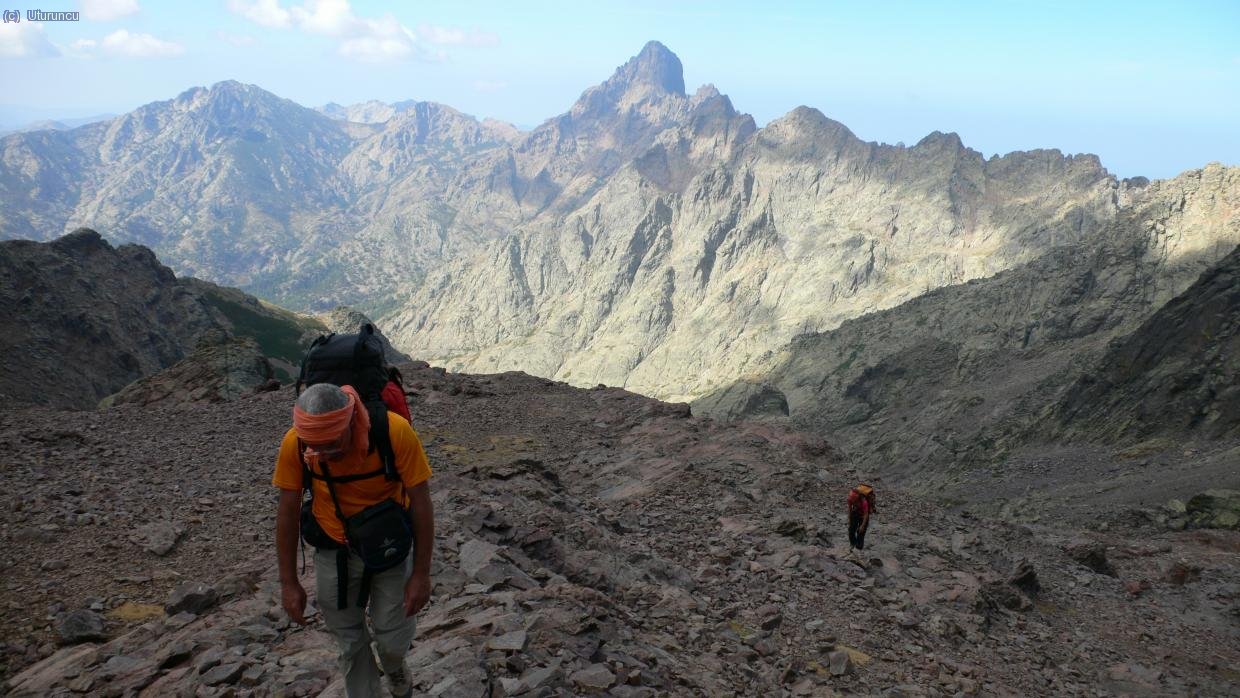 Ascensi&oacute;n al Cinto por el Barranco de Stagni, al fondo, el Monte Paglia Orba (2525m)