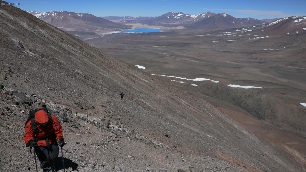 D&iacute;a de cumbre: ascendiendo el acarreo por el sendero diagonal