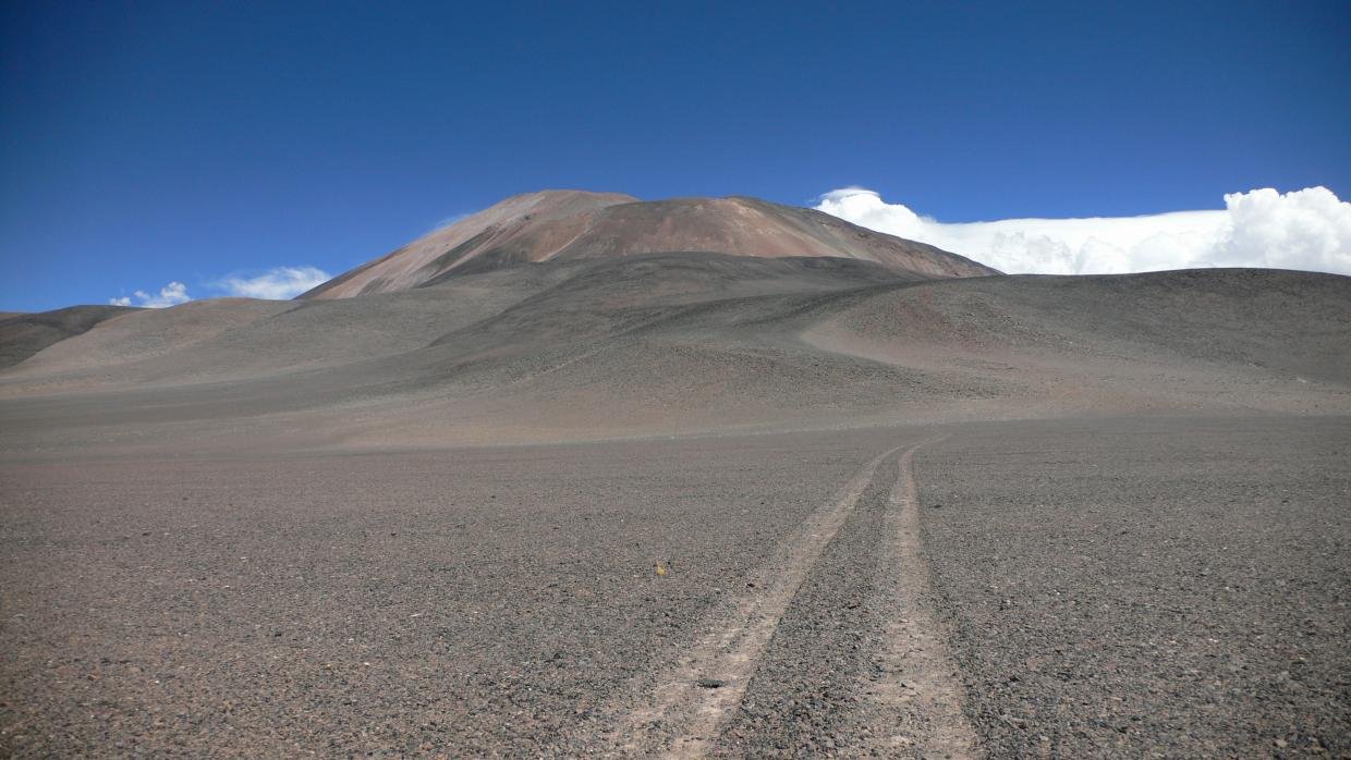 Rodera para acercarse 2 kms al pico desde el paso: prohibido salirse, bajo riesgo de quedarse entrampado