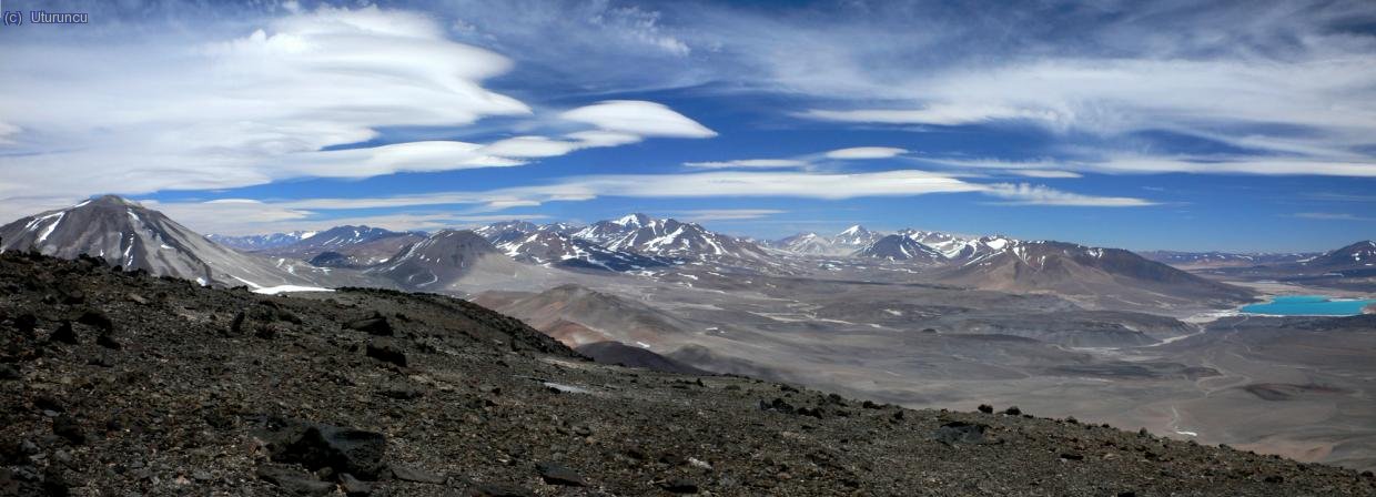 Panorama desde la cumbre: la mayor concentraci&oacute;n de volcanes altos del mundo, cerca de 30 pasan de 6000m, entre el Ojos del Salado.
