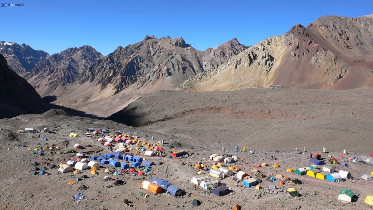 Campamento de Plaza de Mulas (4400m), "La ciudad de tela"