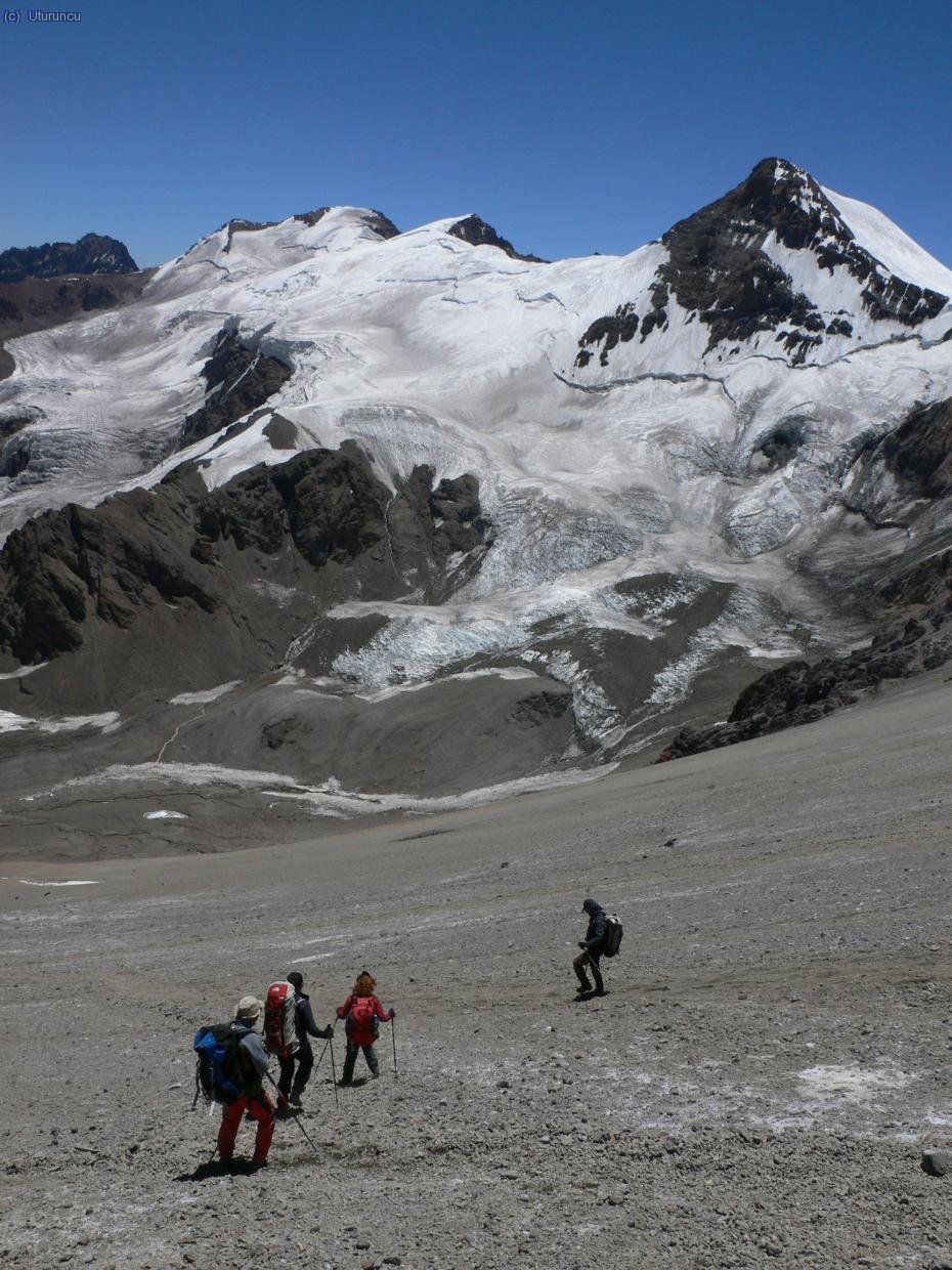 Descenso dentro del plan de aclimataci&oacute;n, por el acarreo bajo el Cerro Cuerno