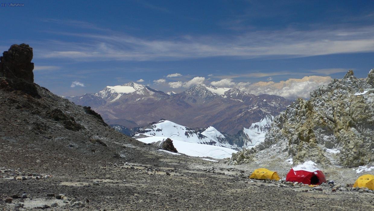 Campamento 2, o Plaza C&oacute;lera (5950m)