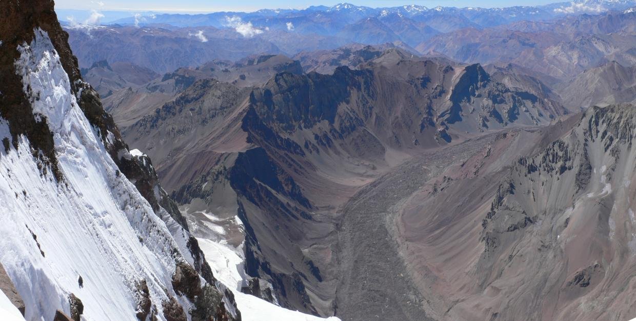 Pared sur del Aconcagua desde cerca de la cima