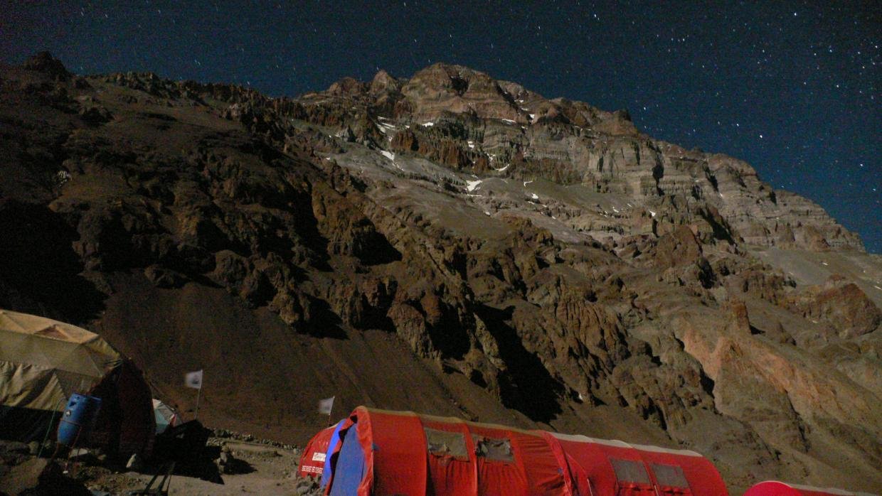 Aconcagua nocturno desde Plaza de Mulas