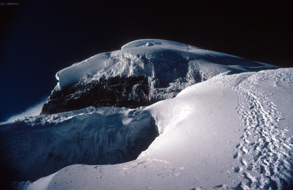 Pasando la caracter&iacute;stica ceja oscura del Cotopaxi