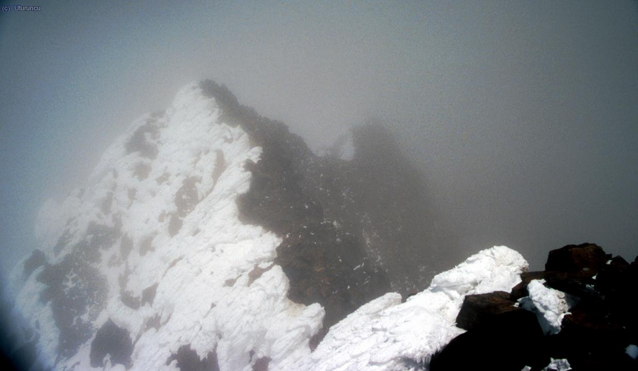 Mal tiempo en la parte final del Iliniza norte (5106m)