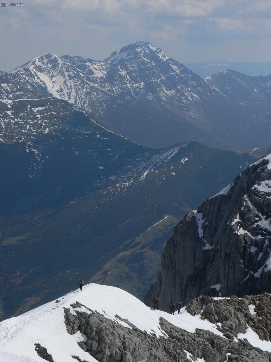 Curavacas al fondo, desde la cresta de cima