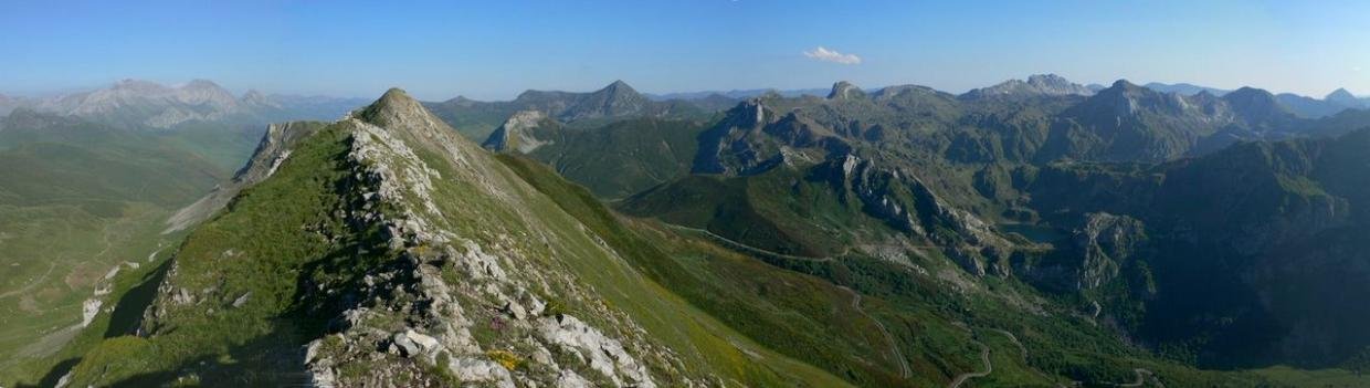 Pico Los B&iacute;garos desde el Mu&ntilde;&oacute;n y cumbres de Somiedo