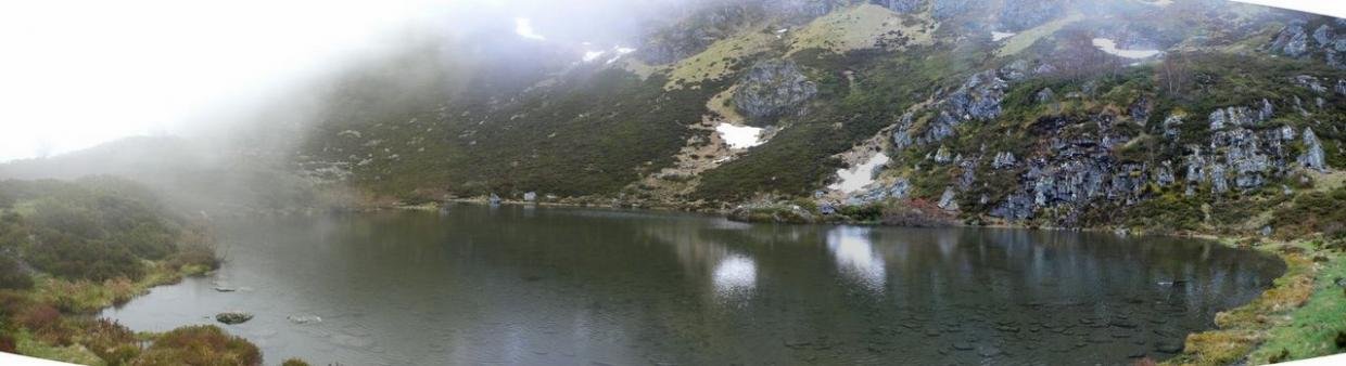 Laguna de Sisterna, bajo el Teso Mular (1884m, Ibias, Asturias)