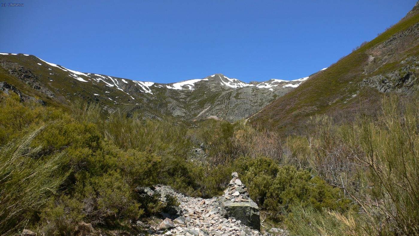 El Catoute (v&eacute;rtice, 2112m) es el del centro