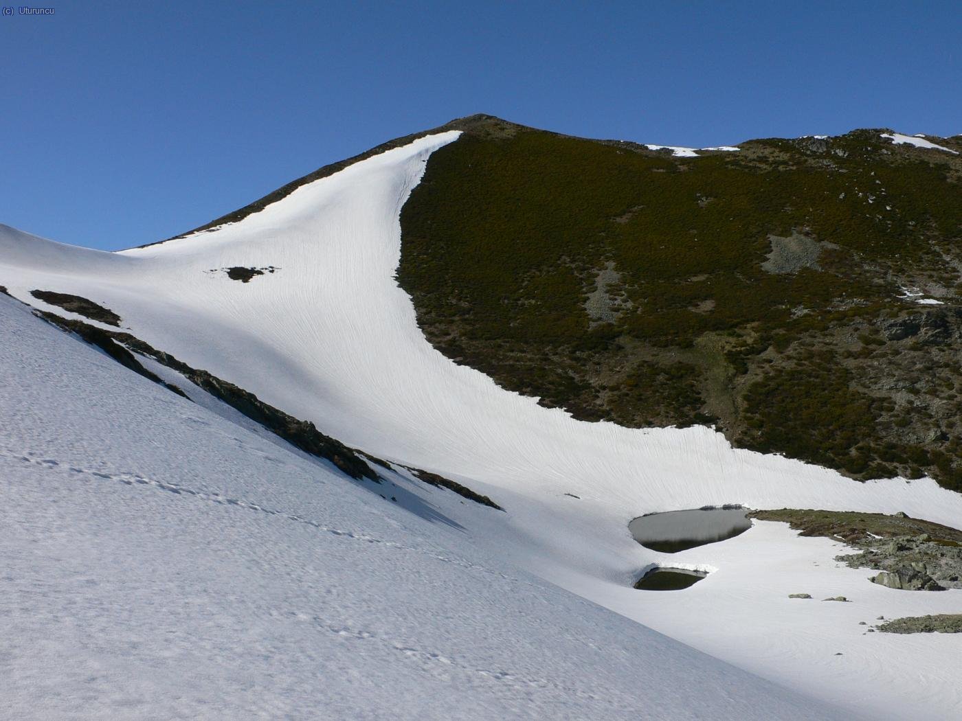 Laguna y Pico de La Robeza (2035m)