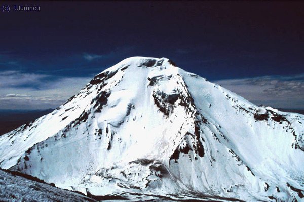Volc&aacute;n Pomerape desde la cima del Parinacota