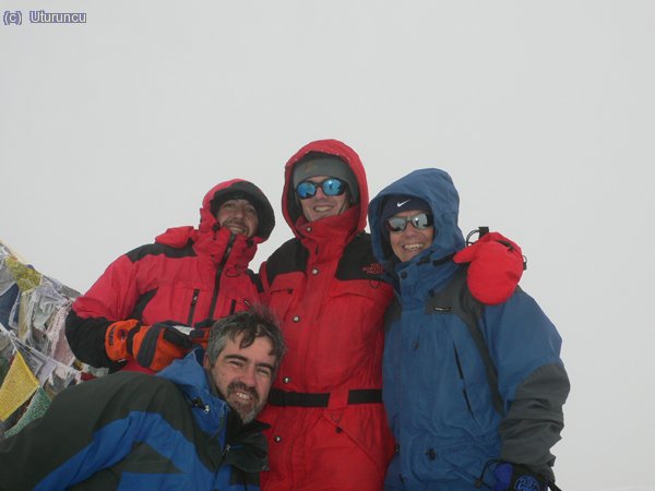Foto de cumbre: Quietman, Fern, Carmen y un servidor (agachado)