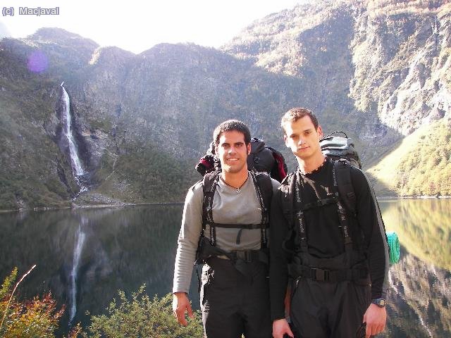 Lago y cascada de O&oacute;