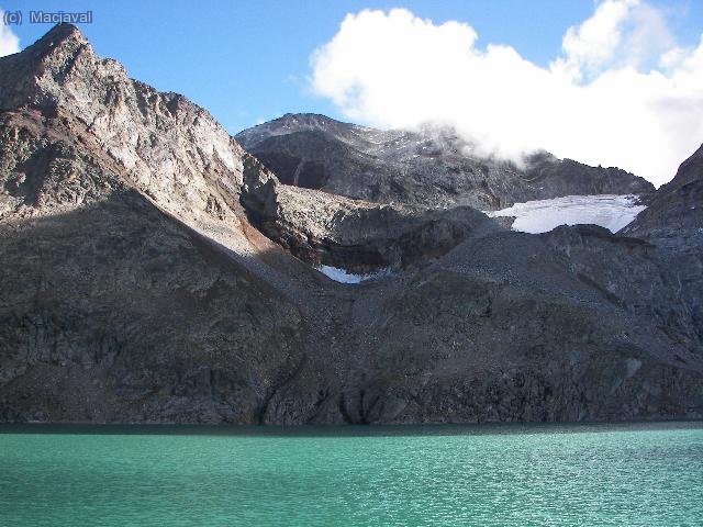 Perdiguero desde el lago de portillon de O&oacute;