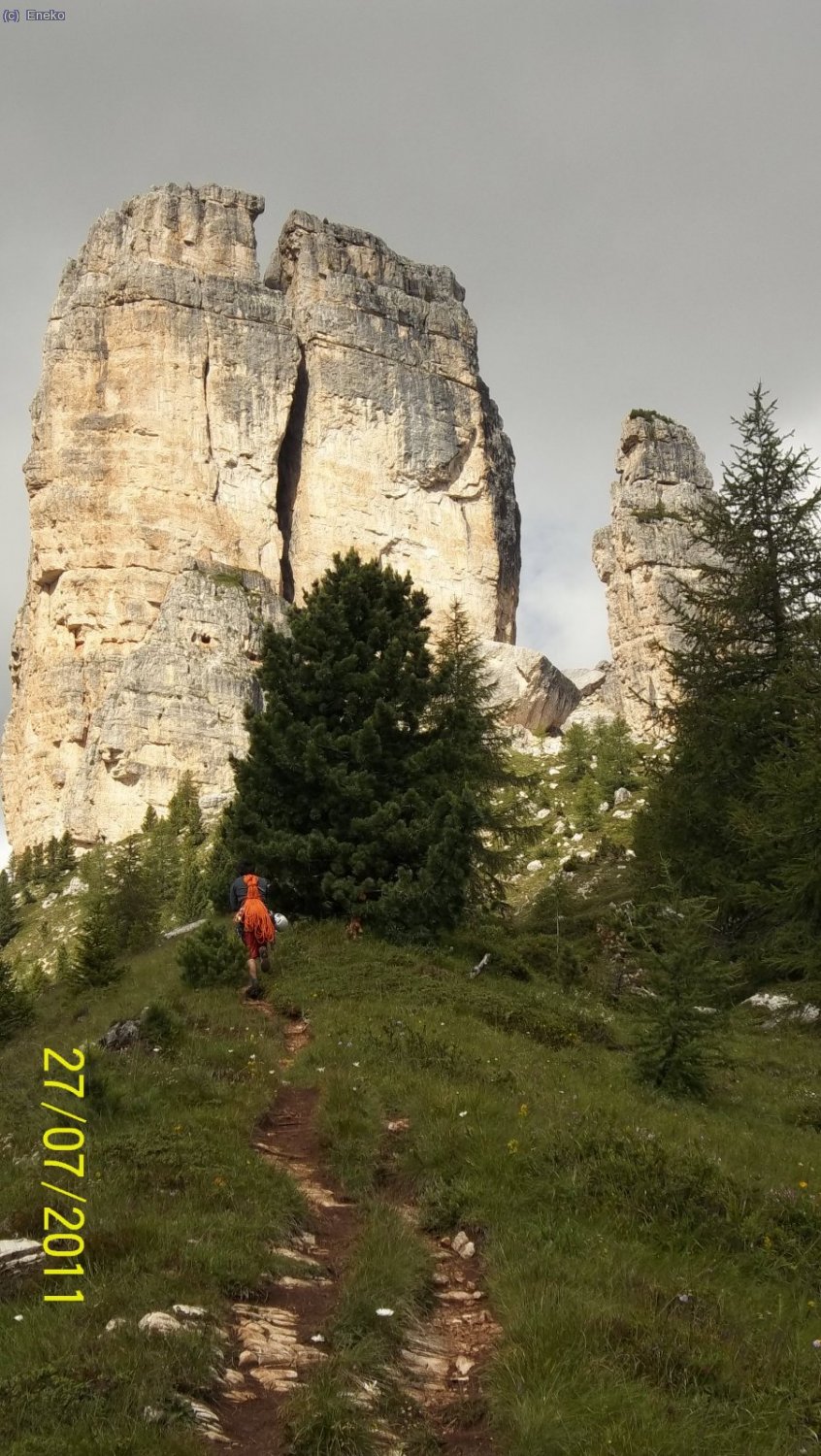 en dolomitas no fue bien,mal tiempo y lo peor estaba por venir.aki nos mojamos,en la torre grande de cinqui torri y otra vez para arco....ke keriamos escalar!!!!