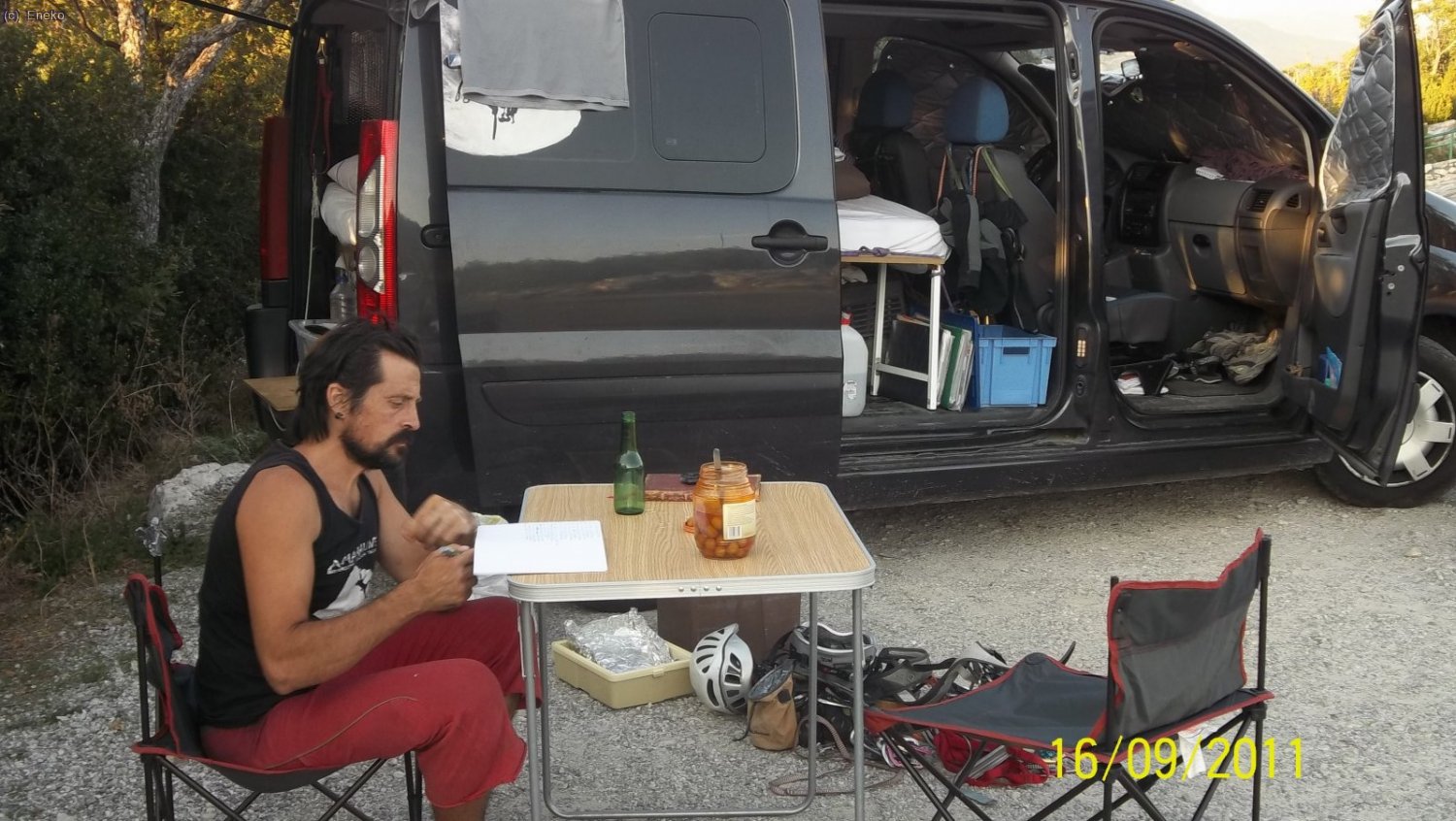 apuntando notas,valorando las vias.....salvo escepciones.....vias 5 estrellas!!!!