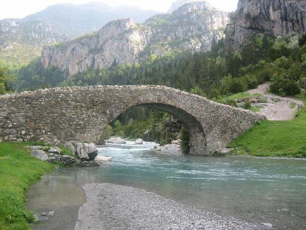 Ojo de puente ... la mirada limpia ( Bujaruelo - Huesca )