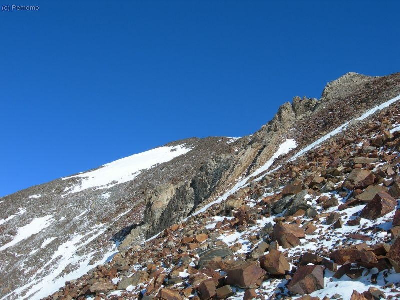 Ya se ve la cima, limpiada por el viento